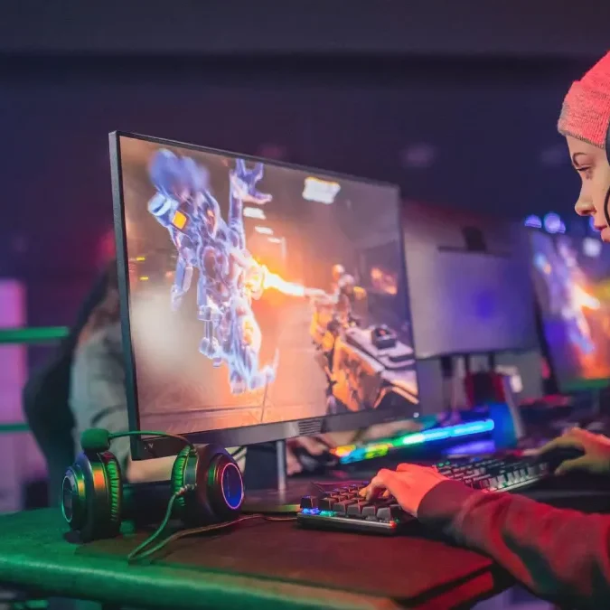 Som alto ao jogar videogame pode elevar o risco de perda auditiva