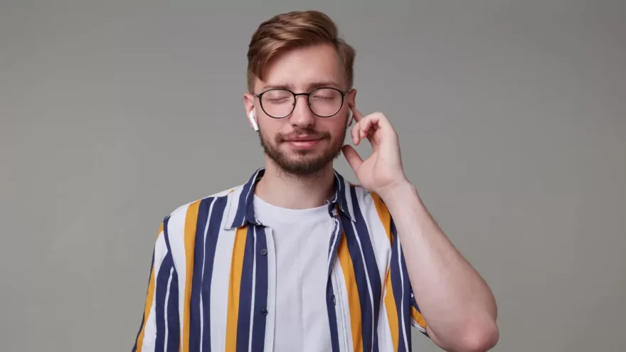 Usar fones de ouvido pode causar a perda auditiva? Entenda Usar fones de ouvido pode causar a perda auditiva? Entenda