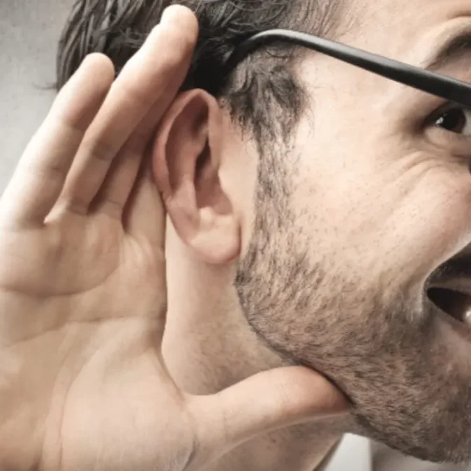 Como saber se você está perdendo a audição: 6 sinais essenciais