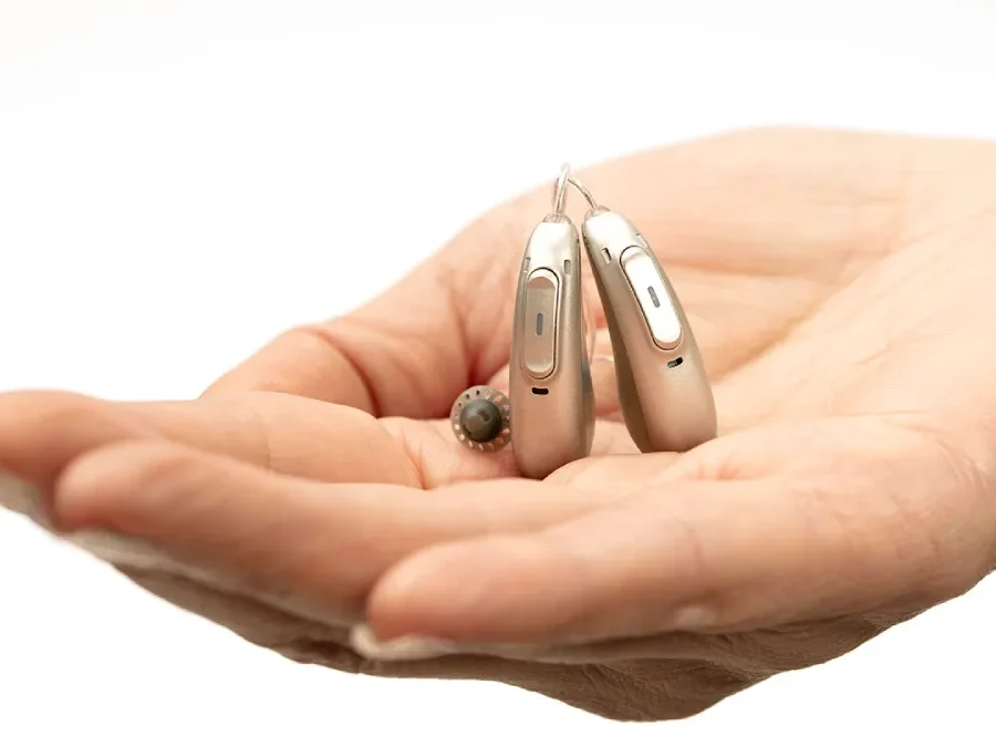 Quanto custa um aparelho auditivo: veja o preço