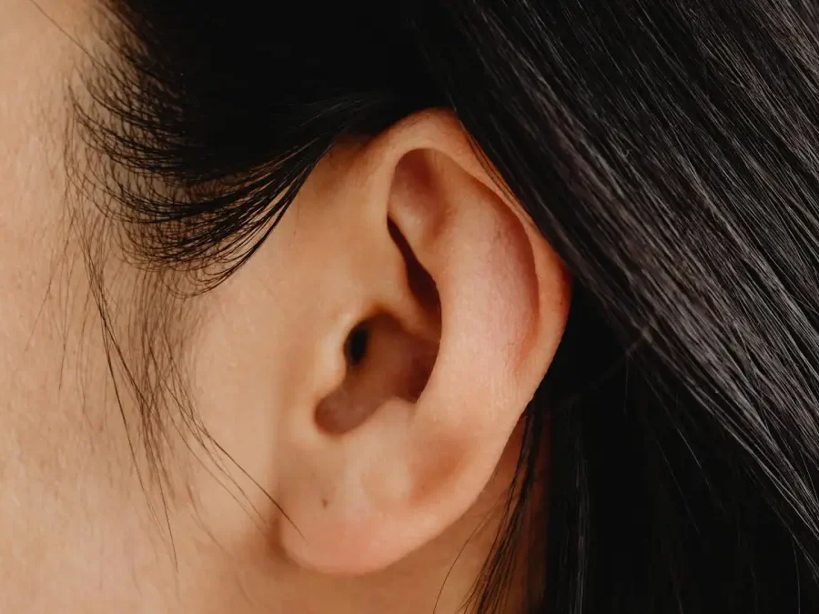 Zumbido no ouvido esquerdo: quando é perigoso e o que fazer?