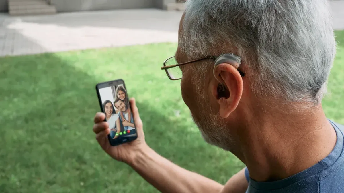 6 configurações no celular para quem tem perda auditiva