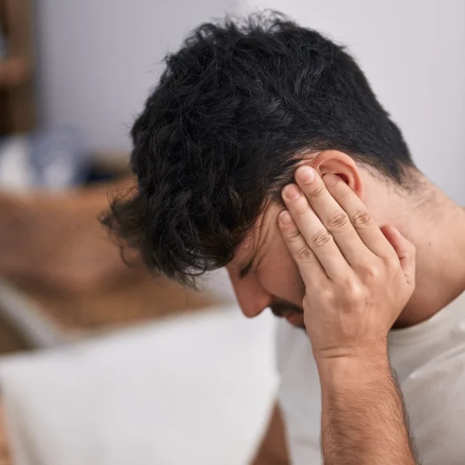 Dor ao usar aparelho auditivo: como resolver?