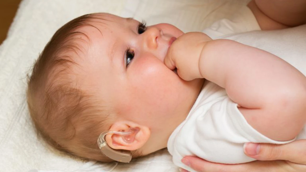 Aparelho auditivo em bebês: como é feita a adaptação?